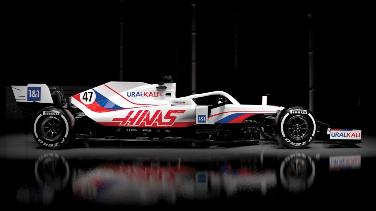 Haas presents their F1 in Russian colors

