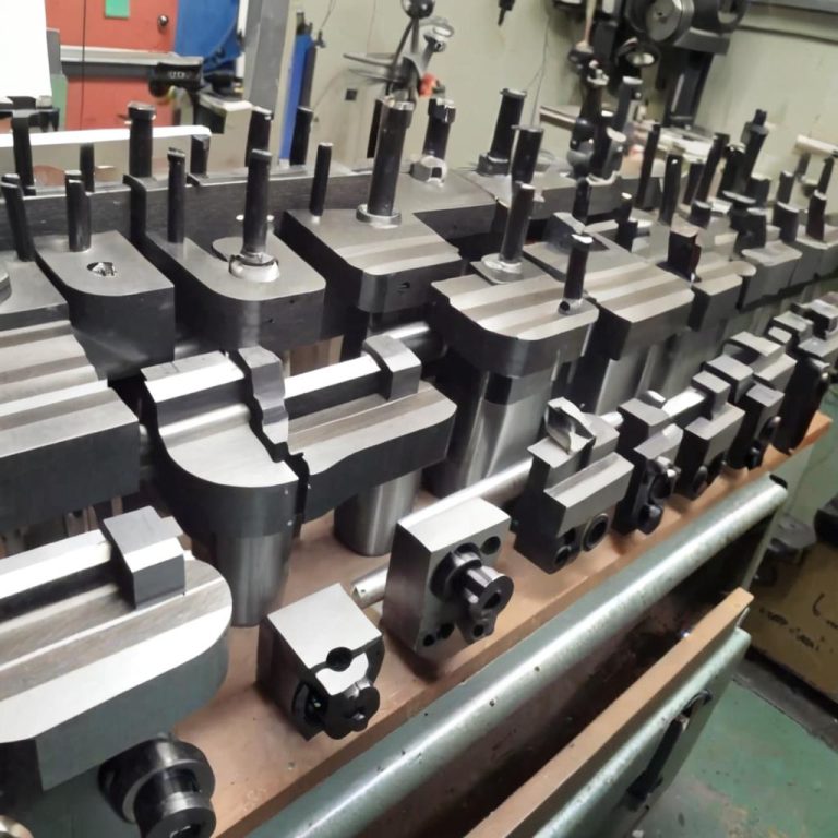 Lathe toolholders: types and advantages